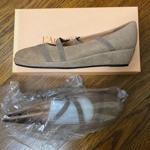 L’Amour Des Pieds Berency Taupe Kid Suede Size 10M
